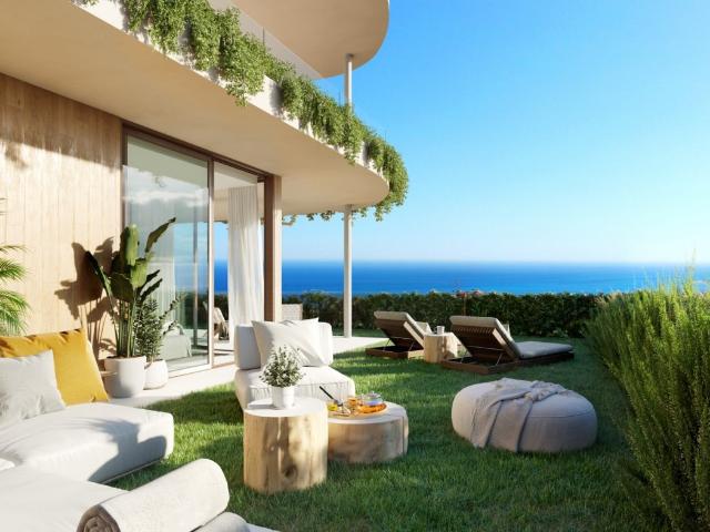 PRECIOSA PLANTA BAJA CON VISTAS Y 80M2 DE SUPERFICIE EXTERIOR ENTRE TERRAZA, JARDÍN, PISCINA Y PLAYA