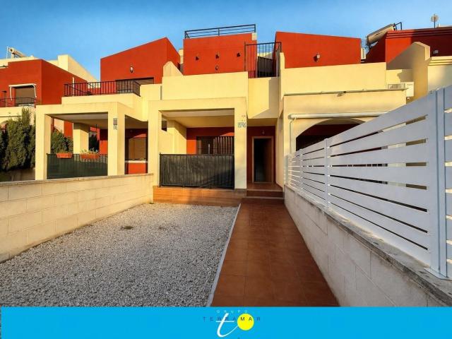 PRECIOSO Y MODERNO CHALET ADOSADO TOTALMENTE REFORMADO Y CON PISCINA COMUNITARIA