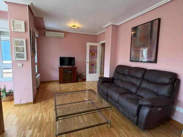 Precioso y amplio PISO de TRES dormitorios con GARAJE en San Pascual
