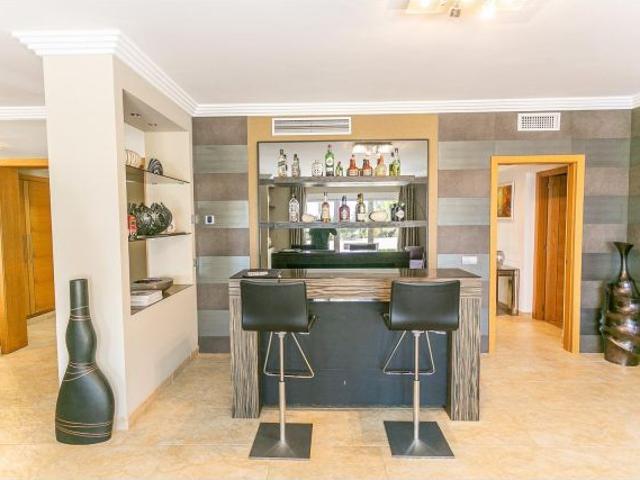 Precioso y lujoso apartamento con vistas al mar en Monte paraíso, en la Milla de Oro. Marbella
