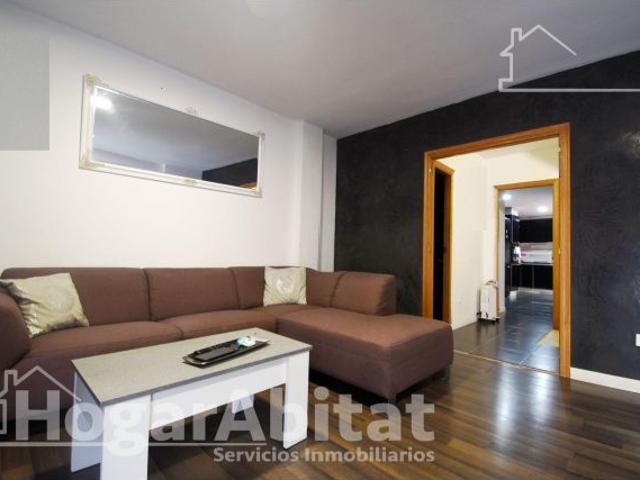 PRECIOSO Y REFORMADO ADOSADO CON GARAJE Y TERRAZA, EN EL CENTRO