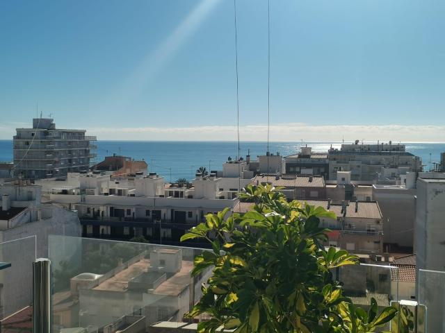 PRECIOSO APARTAMENTO CON TERRAZA Y PISCINA A 600M DEL MAR