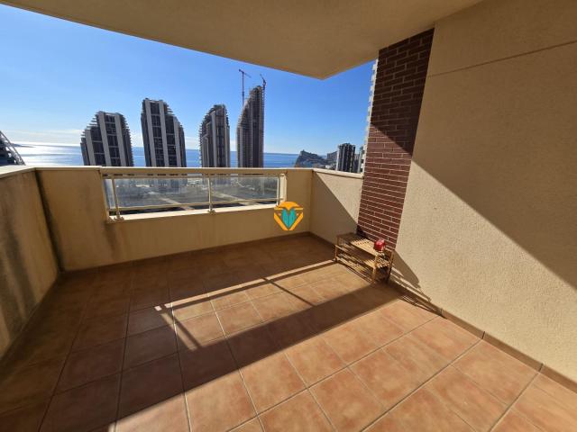 PRECIOSO APARTAMENTO CON VISTAS AL MAR Y DOS PLAZAS DE GARAJE EN VIA PARQUE