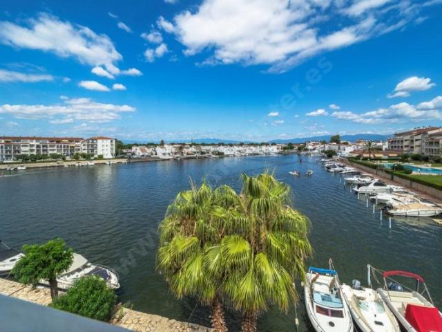 Precioso apartamento con vistas al lago m² Empuriabrava
