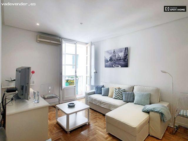Precioso apartamento de 1 dormitorio con balcón en alquiler en Madrid Centro