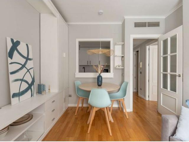 Precioso apartamento de 1 dormitorio a 10 minutos en coche del aeropuerto de Madrid Barajas en San B