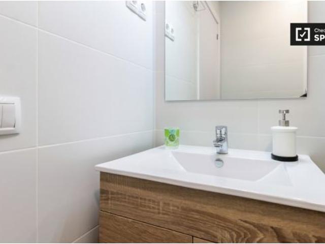 Precioso apartamento de 2 dormitorios en alquiler cerca del metro en el centro de El Raval