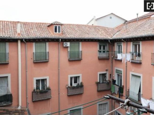 Precioso apartamento de 2 dormitorios para profesionales en Palacio de Oriente