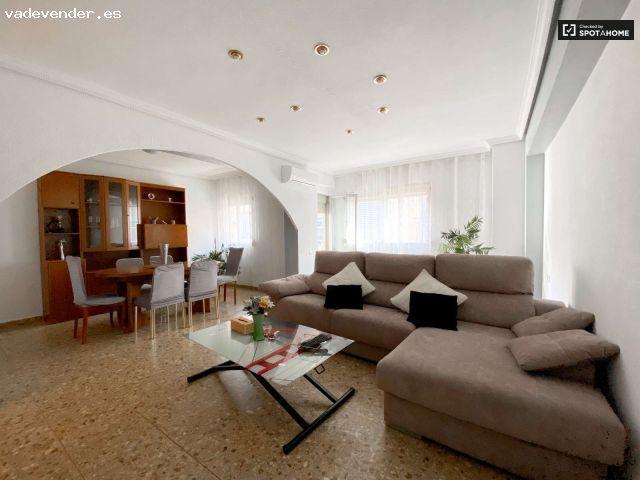 Precioso apartamento de 3 dormitorios en alquiler en Poblats Marítims