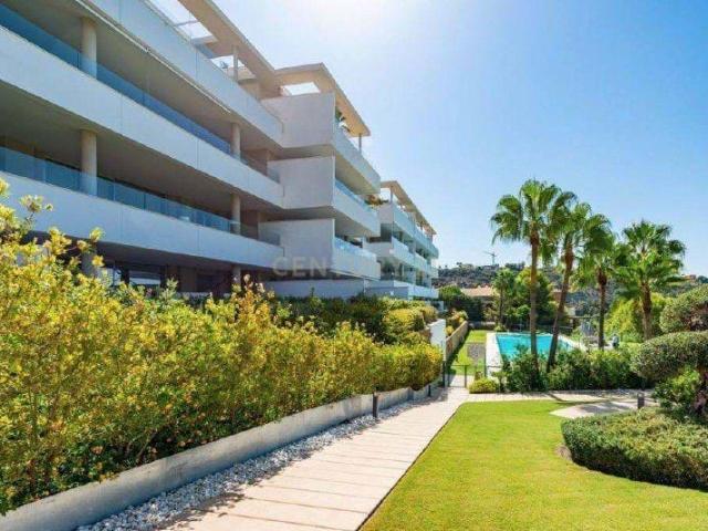 Precioso apartamento de tres dormitorios con impresionantes vistas al mar en Benahavís