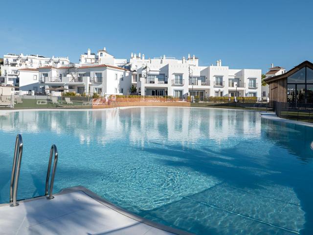 Precioso apartamento en planta baja elevada ubicado en la ex. 112m² Estepona