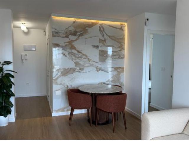 PRECIOSO ÁTICO CON VISTAS FRONTALES AL MAR. DE 2 DORM. 1 BAÑO. SUPERFICIE 70 M2. CON GARAJE OPCIONA