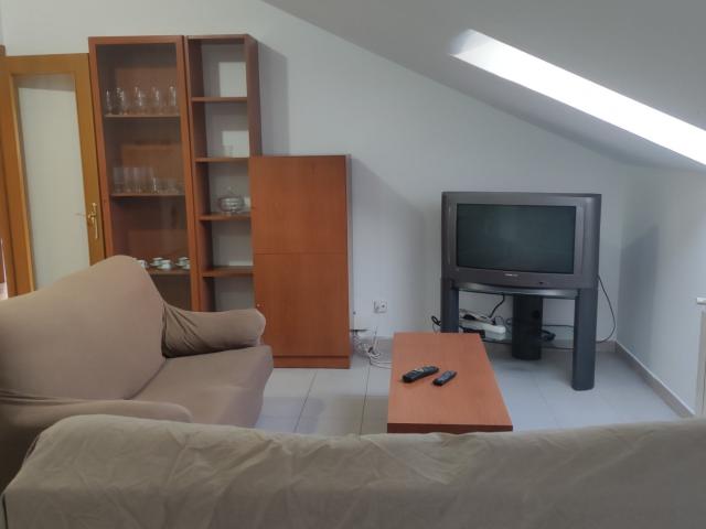 PRECIOSO ATICO EN CUATROVIENTOS, PONFERRADA LEON disponible a partir del 1 de agosto