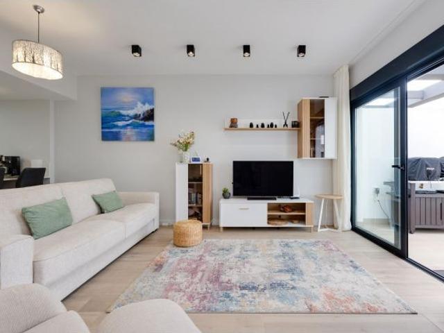 PRECIOSO BUNGALOW PLANTA ALTA CON SOLÁRIUM, TERRAZA, PISCINA Y GARAJE A 1KM DEL MAR