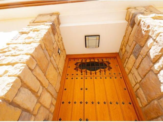 PRECIOSO CHALET CON PISCINA CLIMATIZADA