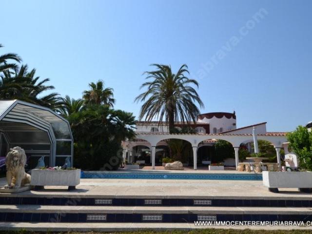 Precioso chalet con 30 metros de 039 amarres m² Empuriabrava