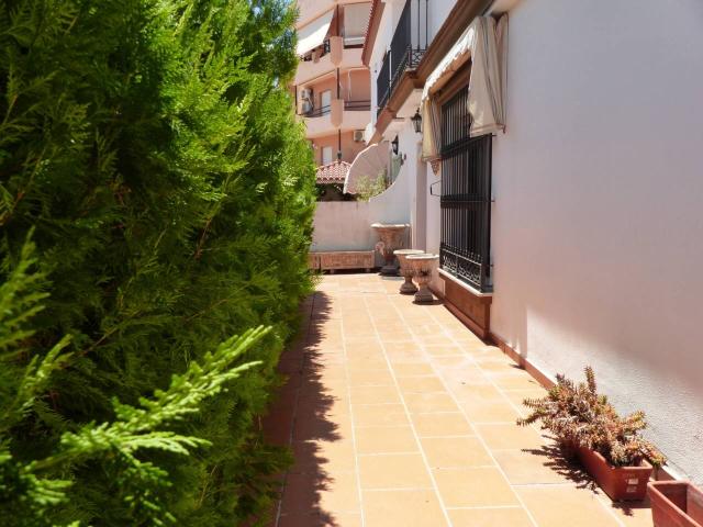 ¡PRECIOSO CHALET DE CUATRO DORMITORIOS CON GARAJE A 200 METROS DE LA PLAYA DE REGLA!