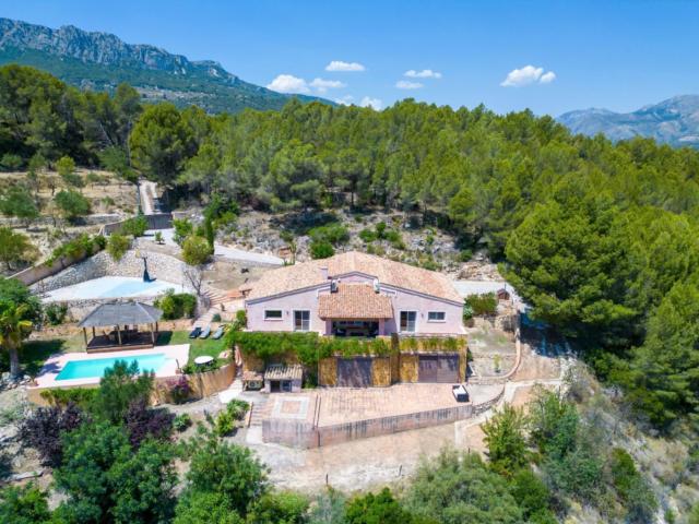 Precioso chalet en plena naturaleza, Guadalest Alicante, España ref: 00