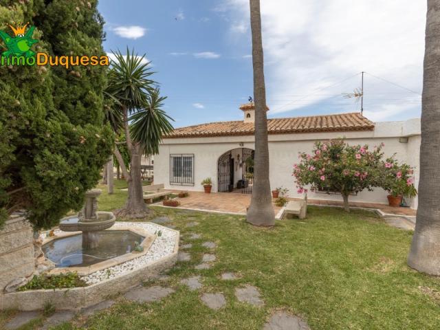 GRAN VILLA de UNA SOLA PLANTA en MOTRIL