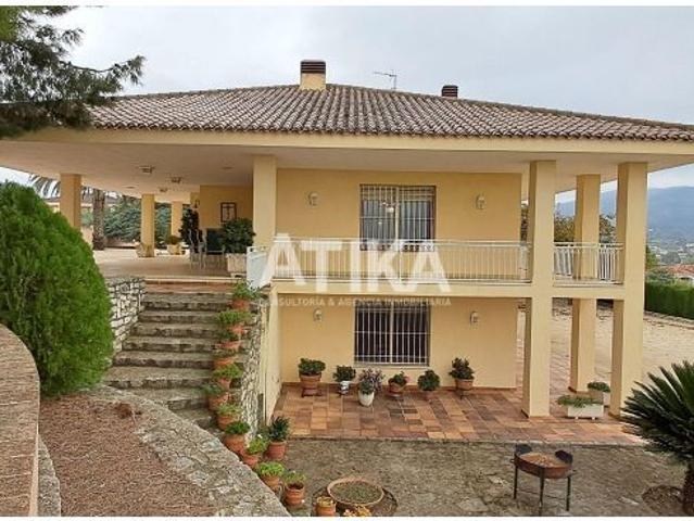 PRECIOSO CHALET EN VENTA EN ONTINYENT CON IMPRESIONANTES VISTAS A LA MONTAÑA