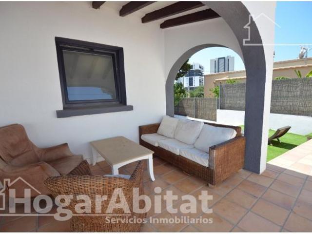 PRECIOSO CHALET REFORMADO CON PISCINA, GARAJE Y DOS TERRAZAS
