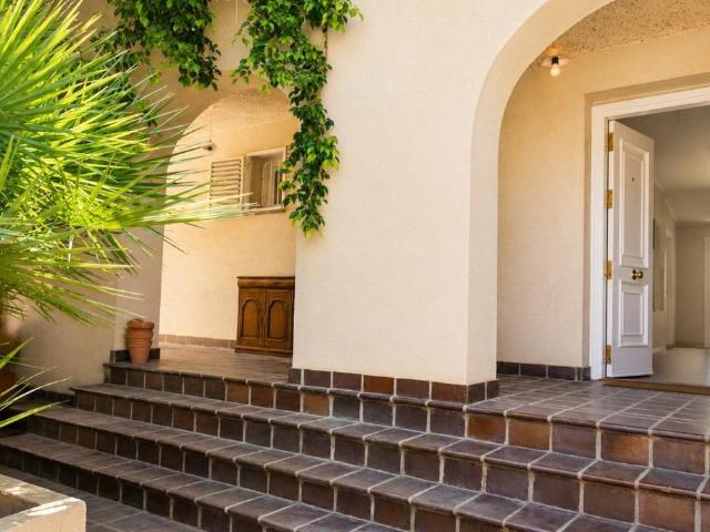 PRECIOSO CHALET REFORMADO CON PISCINA Y PARCELA CON APARTAMENTO ANEXO