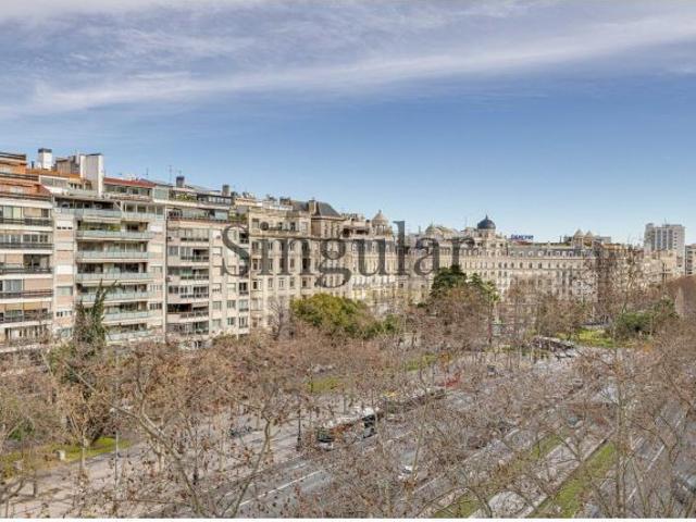 Precioso piso alto en finca clásica a pocos metros de Francesc Macià