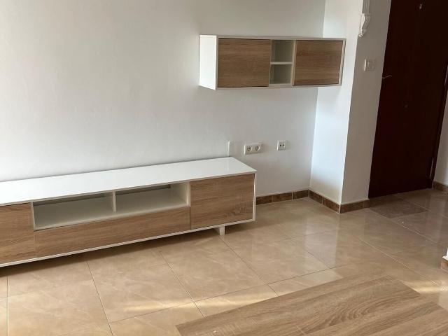 PRECIOSO PISO CON MUEBLES A ESTRENAR JUNTO A FACULTADES DE CARTUJA