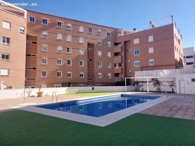 Precioso piso en alquiler en urbanización cerrada con piscina, pista de padel y bonitas zonas comune