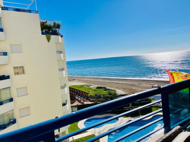 PRECIOSO PISO EN PRIMERA LINEA DE PLAYA EN MARBELLA
