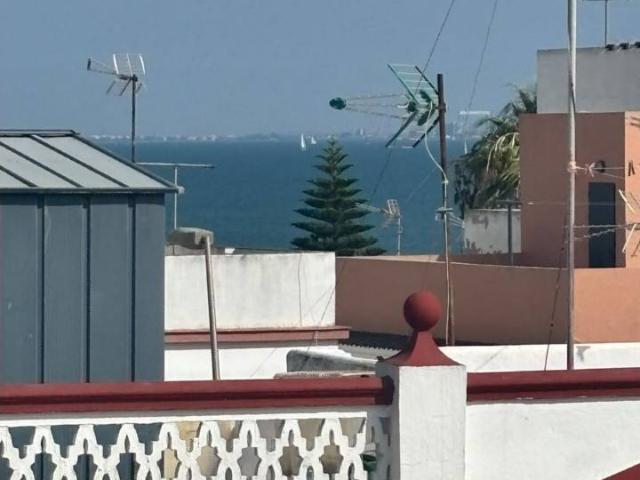 Precioso piso en venta junto a la playa en Rota