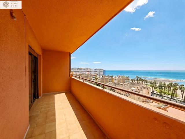 PRECIOSO PISO JUNTO AL MAR