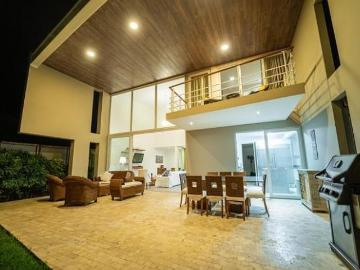Preciso casa en venta en Condomino Cabo Merlin Tumbes