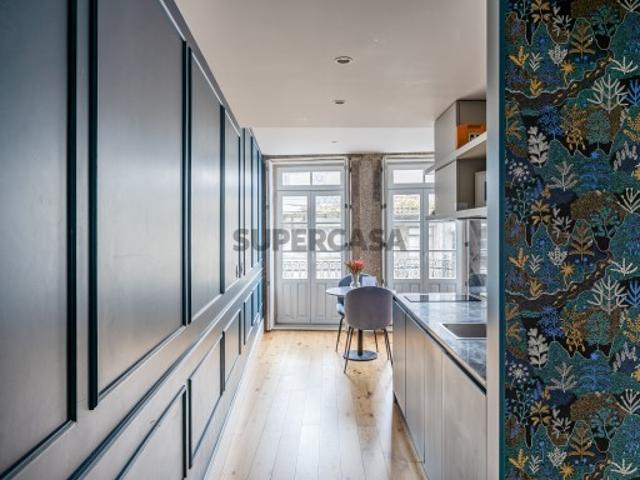 Prédio c/ 5 pisos em Alojamento Local AL | 7 apartamentos T0 + 1 comércio ativo | Remodelação total projeto de arquitetura + decoração | Centro Histórico do Porto Clérigos