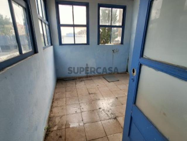 Predio c. Projecto para habitacoes