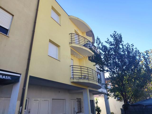 Prédio com apartamentos novos garagem earrumos