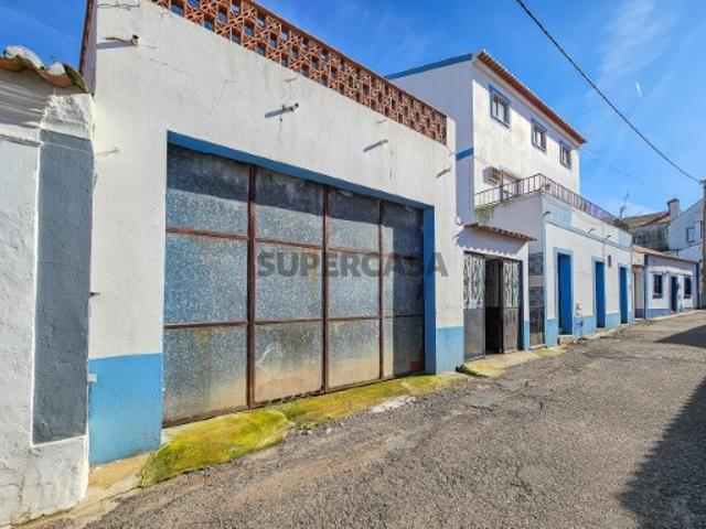 Prédio com Comércio e Habitação