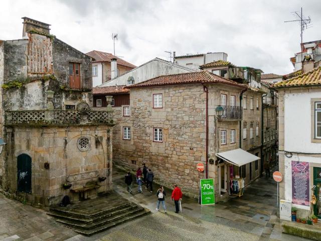 Prédio com Comércio e Habitação no Centro Histórico de Ponte. 320m² Arca e Ponte de Lima