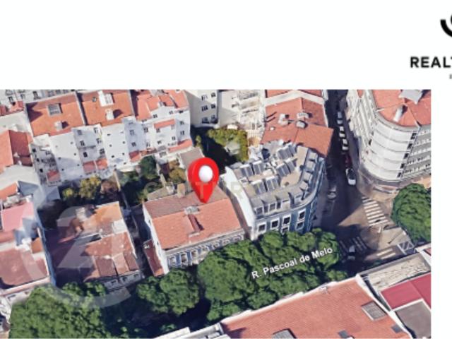Prédio com projecto aprovado Arroios Lisboa