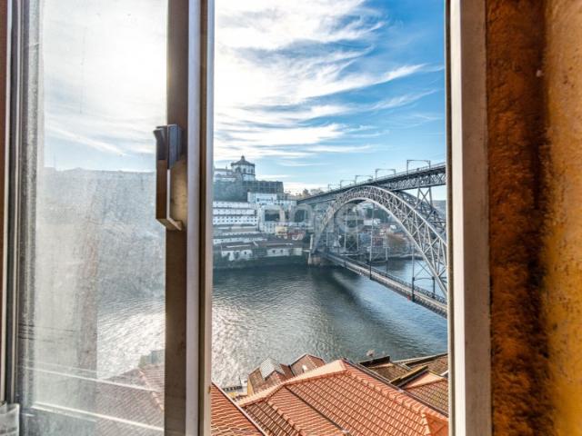 Prédio com Projeto Aprovado | 10 Apartamentos | Zona UNESCO | Porto