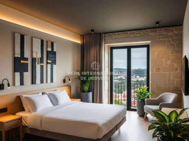 Prédio com projeto em aprovação para hotel 4 estrelas em Sintra