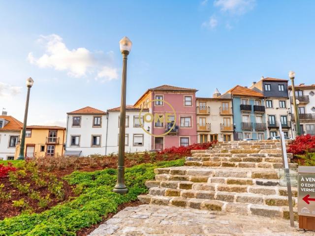 Prédio com Rentabilidade na Baixa do Porto, na Sé