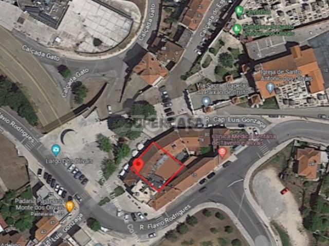 Prédio com Restaurante e com 2 apartamentos em Coimbra