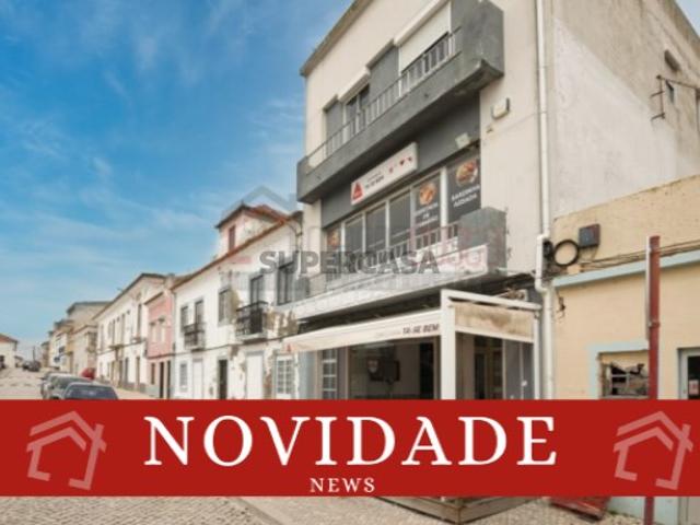 Edifício com Restaurante e Apartamento T3