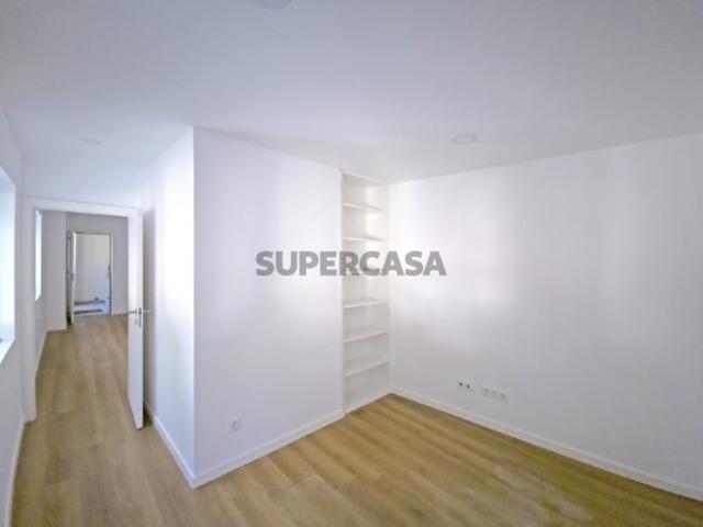 Prédio com seis frações, p/restauro, centro histórico, Viana