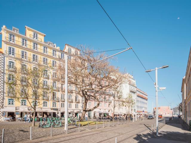 Prédio com vista rio, composto por 6 andares, sendo uma fraç. 1000m² Santa maria maior