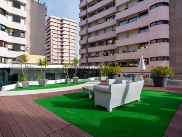 Prédio com 1244 m2 nas Laranjeiras, Lisboa