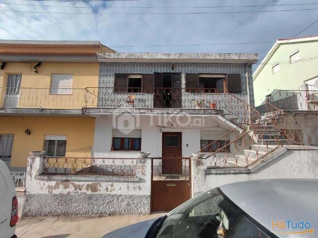 Prédio com 2 apartamentos T3 no centro de Figueira de Castelo Rodrigo | 26054077667
