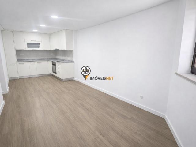 Prédio com 2 Frações, para VENDA, Castelo Branco