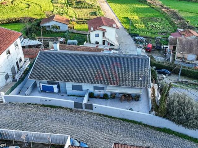 Prédio Com 2 T2 + Armazém Industrial | Rentabilidade Garantida | 3 Frações | Vilarinho, Santo Tirso